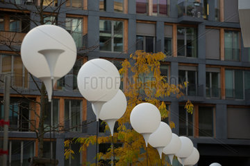 Berlin  Deutschland  Ballons der Lichtgrenze zum 25. Jahrestag des Mauerfalls