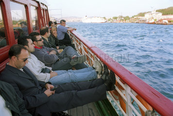 Faehre auf der Bosporus-Meeresenge  Istanbul