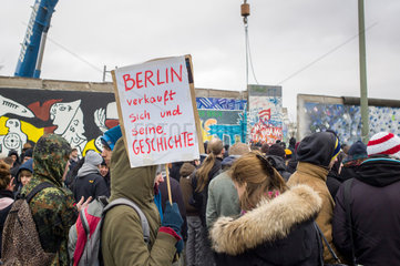 Berlin  Deutschland  Protestaktion an einem bereits fehlenden Stueck der East Side Gallery