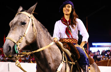 Jesus Maria  Argentinien  Reiterin auf einem Pferd
