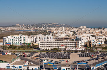 La Goulette  Tunesien  PKWs im Hafen von La Goulette