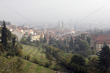 Prag in Nebel