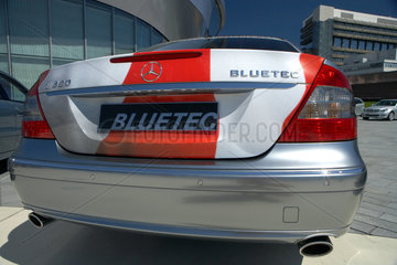 Stuttgart  Heckansicht eines Mercedes-Benz PKW mit Bluetec Motorisierung