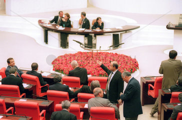 Abgeordnete vor einer Sitzung im Parlament in Ankara