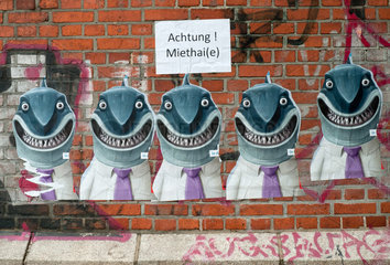 Berlin  Deutschland  Protest Mietwucher: Achtung! Miethai (e)