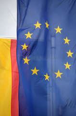 Schweigen-Rechtenbach  Deutschland  Deutschlandfahne und Europafahne