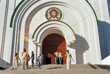 Eingang zur Christus-Erloeserkirche in Kaliningrad  Russland