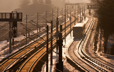 Berlin  Deutschland  S-Bahn im Winter mit Schnee