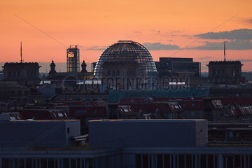 Berlin  Deutschland  Sonnenuntergang ueber Berlin