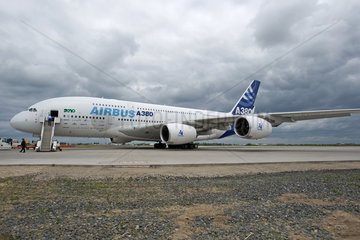 Schoenefeld  Deutschland  der Airbus A380 auf der ILA