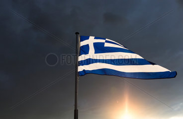 Berlin  Deutschland  Flagge Griechenlands weht im Wind