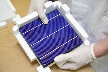Herstellung von Solarzellen bei der Q-Cells AG in Sachsen-Anhalt