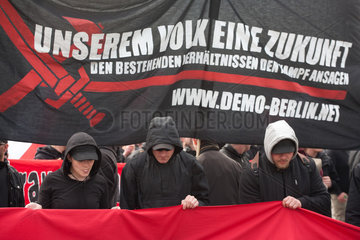 Berlin  Deutschland  Rechtsradikale auf der 1. Mai Demonstration