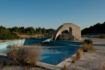 Kalythies  Griechenland  verlassendes Schwimmbad auf Rhodos