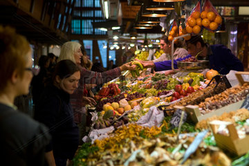 Barcelona  Spanien  Obst- und Gemueseverkauf auf dem Mercado de Santa Caterina