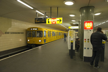 U-Bahnhof Kurt-Schumacher-Platz