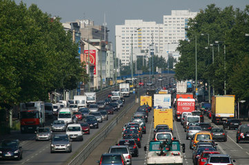 Berlin  Deutschland  Stau auf der Bundesstrasse B1/B5 Alt-Friedrichsfelde