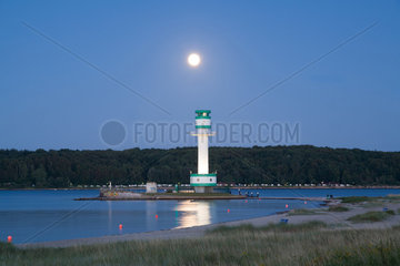 Kiel  Deutschland  Vollmond ueber dem Falckensteiner Leuchtturm