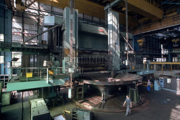 Turbinenherstellung im Kvaerner-IMGB-Werk in Bukarest  Rumaenien