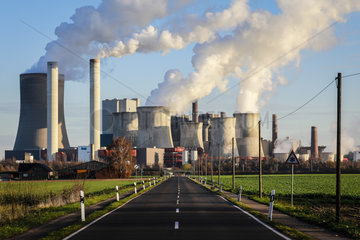 RWE Kraftwerk Niederaussem  Braunkohlekraftwerk  Deutschland