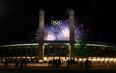 Berlin  Deutschland  Feuerwerk der Pyronale 2009 ueber dem Olympiastadion