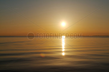 Rodby  Daenemark  Sonnenuntergang ueber der suedlichen Ostsee