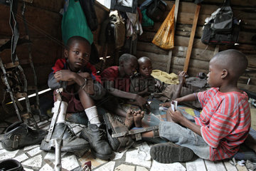 Goma  Demokratische Republik Kongo  Kinder im Heim des Orthopaedie-Projektes