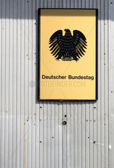 Berlin  Schild des Deutschen Bundestags