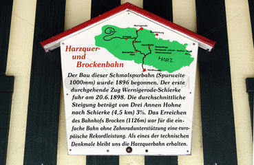 Schierke  Deutschland  ein Informationsschild zur Harzquer- und Brockenbahn