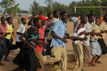 Uganda  Sportunterricht in Kitgum