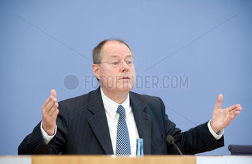 Berlin  Deutschland  Peer Steinbrueck waehrend der Bundeshaushaltsdebatte