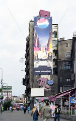 Stadtansicht mit Pepsi-Werbung in Bukarest