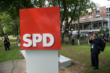 Potsdam  Deutschland  SPD-Aufsteller fuer einen Fototermin zum Bundestagswahlkampf