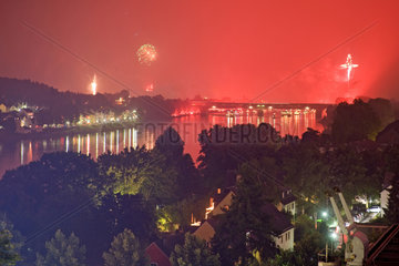 Koblenz  Deutschland  Feuerwerk bei der Veranstaltung Rhein in Flammen