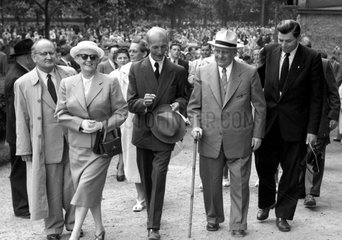 Hoppegarten  DDR  Wilhelm Pieck (Zweiter von rechts)  Staatspraesident der DDR