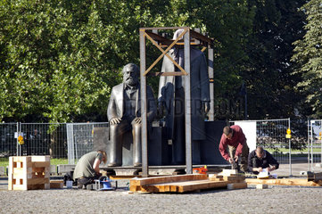 Umsetzung des Marx-Engels-Denkmal