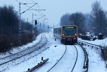 Berlin  Deutschland  S-Bahnverkehr im Winter