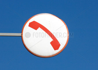 Valsolda  Italien  Hinweisschild auf eine Telefonzelle