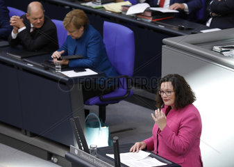 Bundestag: Regierungsbefragung / Fragestunde / Regierungserklaerung  Reichstagsgebaeude  17. Oktober 2018