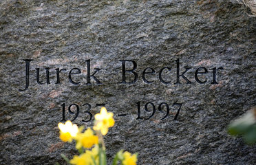 Sieseby  Grab und Grabstein des bekannten deutschen Schriftstellers Jurek Becker