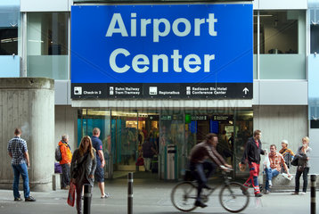 Zuerich  Schweiz  das Einkaufszentrum Airport Center am Flughafen Zuerich
