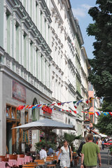 Berlin  Deutschland  Restaurants und Strassencafes in der Bergmannstrasse
