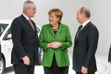 Berlin  Deutschland  Martin Winterkorn  Angela Merkel und Wladimir Putin auf der Hannovermesse