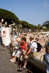 Cannes  Touristen an der Croisette