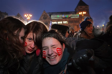 Posen  Polen  junge Maedchen beim jaehrlichen Benefizkonzert fuer notleidende Kinder