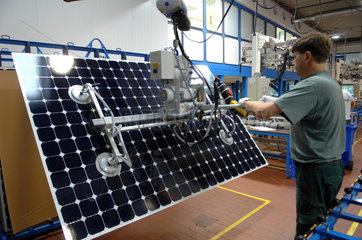 Berlin  Produktion von Solarzellen in der Berliner Firma Solon