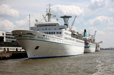 Bremerhaven  Deutschland  das Kreuzfahrtschiff Maxim Gorkiy an der Columbuskaje