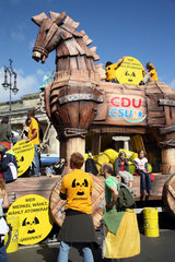 Berlin  Deutschland  Anti-Atom-Demonstration am Brandenburger Tor