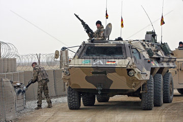 Mazar-e Sharif  Afghanistan  Transportpanzer  Typ Fuchs  der ISAF-Schutztruppe