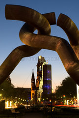 Berlin  Skulptur -Berlin- und Gedaechtniskirche